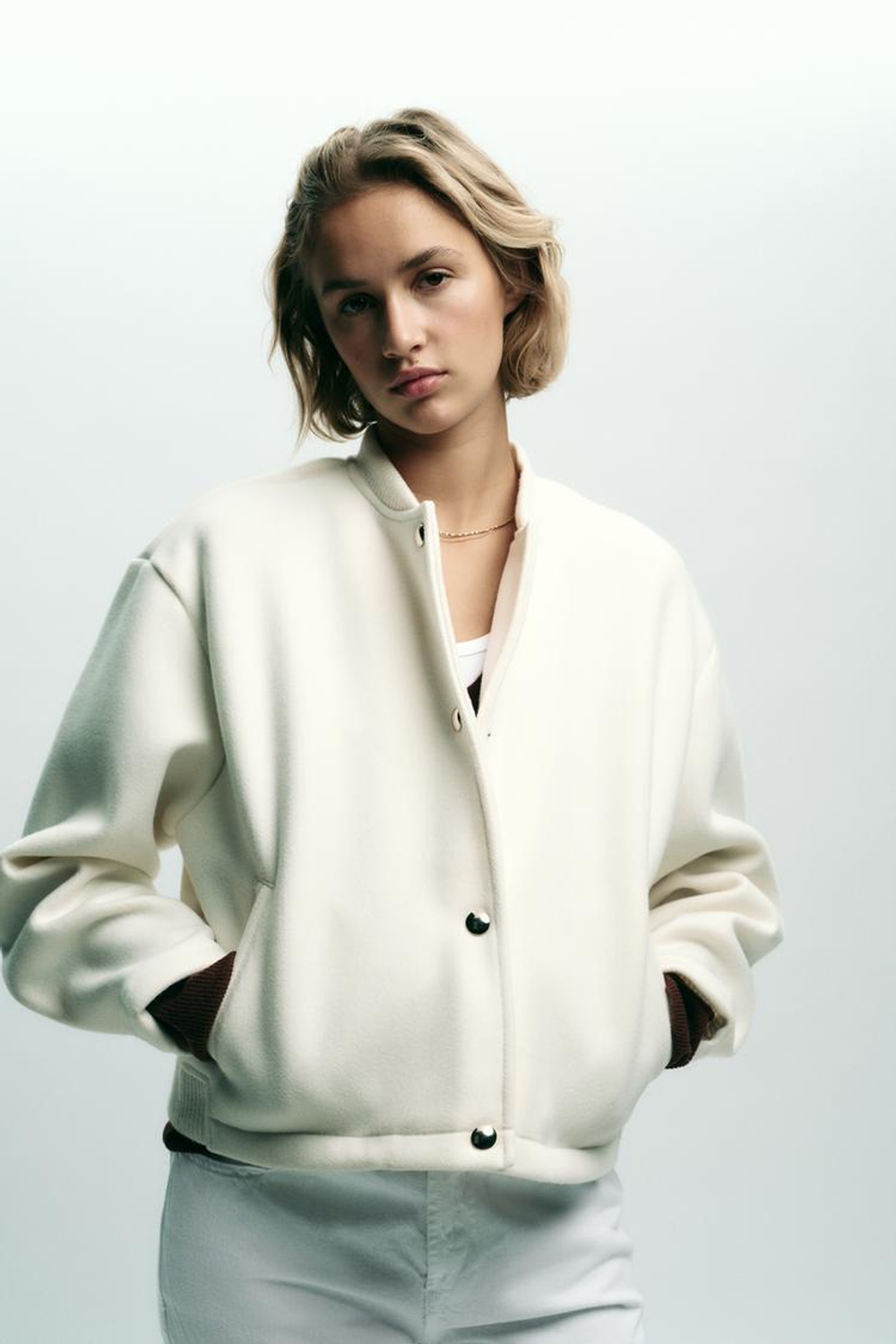 ZARA МЯГКИЙ БОМБЕР С ЗОЛОТЫМИ ПУГОВИЦАМИ, ЭКРЮ