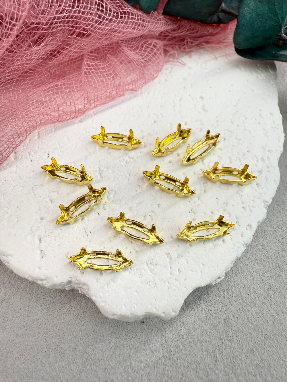 Оправа #4220 Navette spfinx 15*4 мм Золото