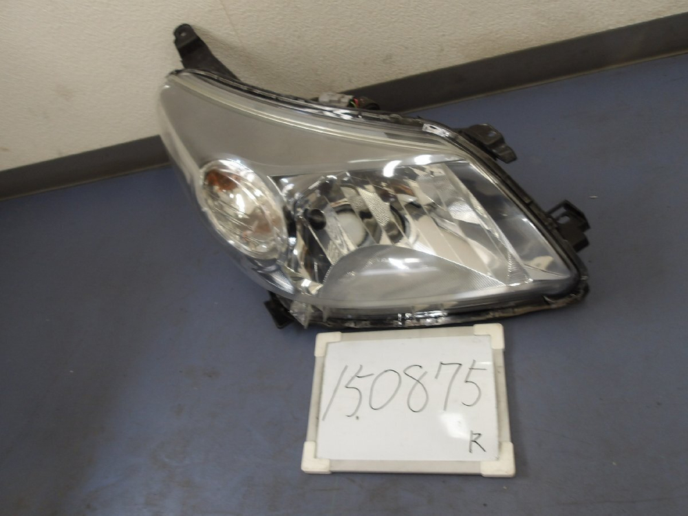 фара правая Toyota Ist NCP110 52-175