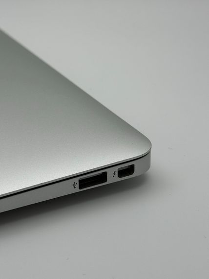 MacBook Air 11 2015 4/128gb Silver