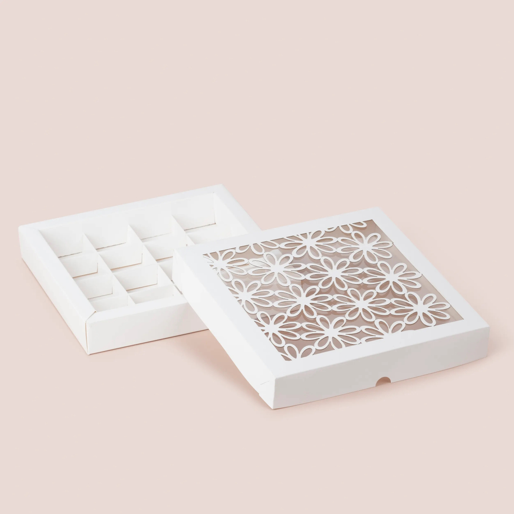 Коробка для 16 конфет с окном "Ромашка"