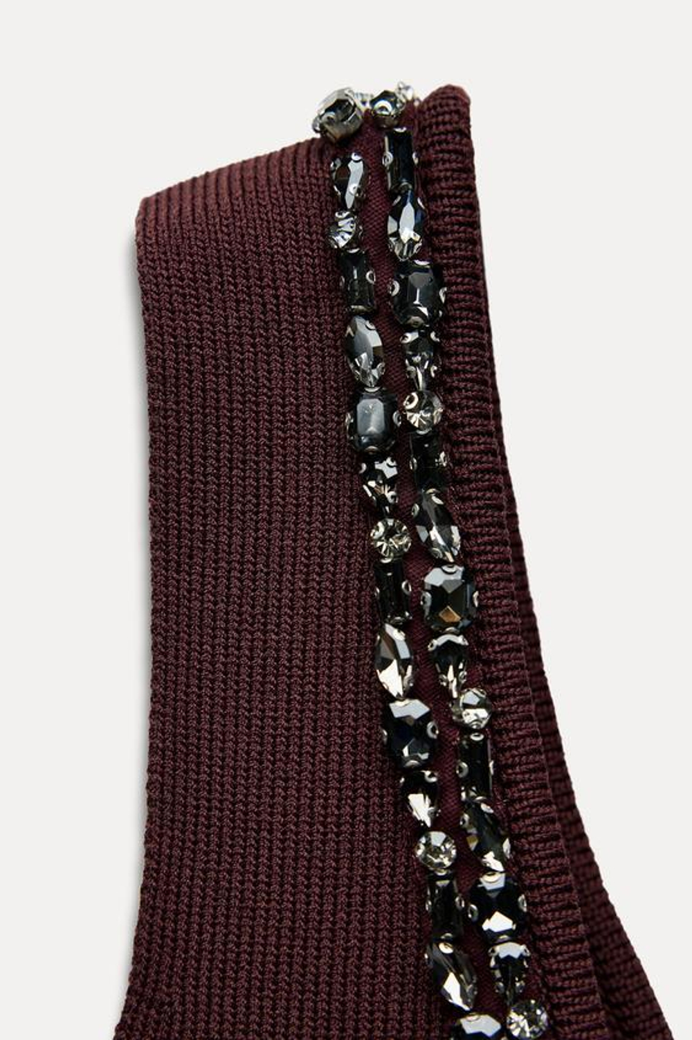 ZARA ОДНОТОННЫЙ ТРИКОТАЖНЫЙ ТОП СО СТРАЗАМИ, ЦВЕТ БУРГУНДСКОГО ВИНА