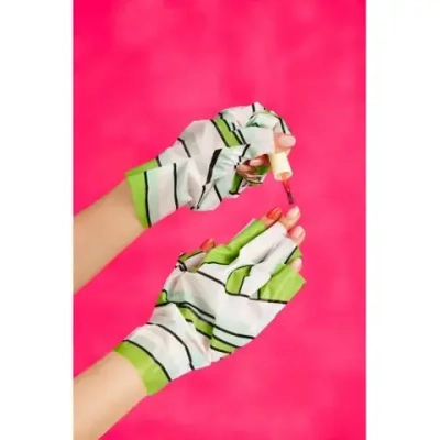 Маска-перчатки для рук КРЕМОВАЯ Zombie Hand&Nail Mask, 14 гр