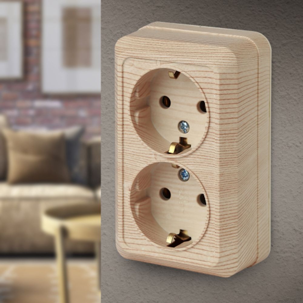 Розетка Intro Quadro 2-204-11 с заземлением двойная 2х2P+E Schuko, 16А-250В, IP20, ОУ, сосна