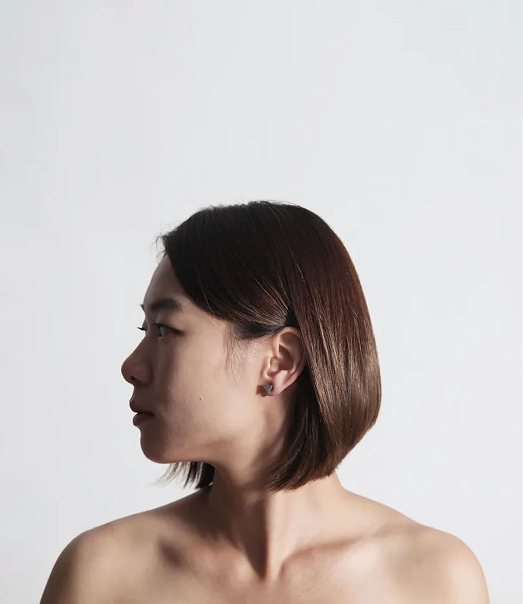 22 Studio Tetrahedron Earring White — серьги из бетона
