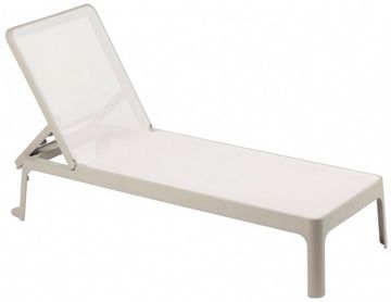 Шезлонг-лежак пластиковый Plano бежевый