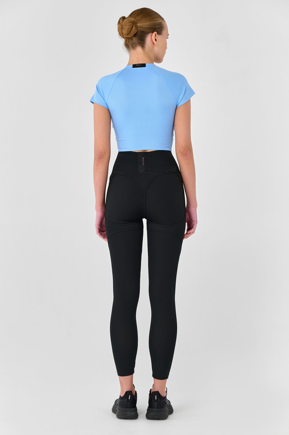 Кроп-топ спортивный с чашками