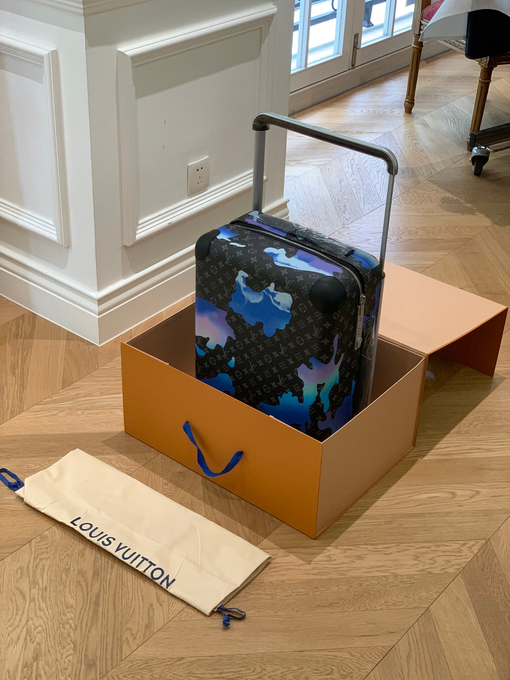Louis Vuitton Horizon 55 Suitcase