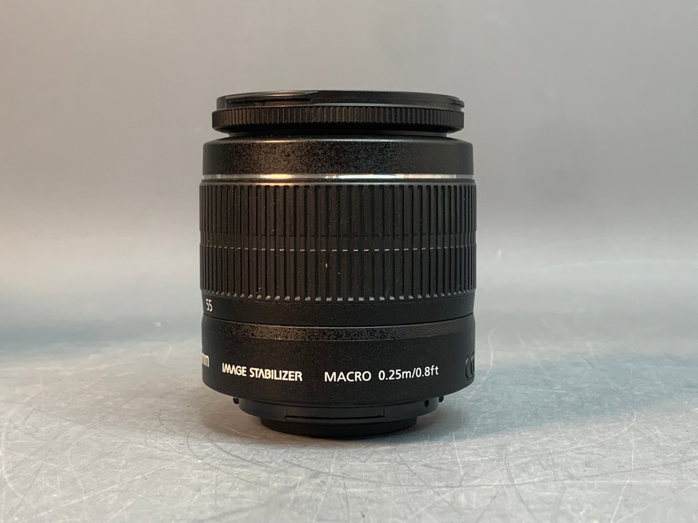 Canon 650D kit 18-55mm IS II 2.200 кадров