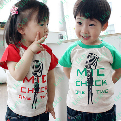 Футболка двухцветная с контрастными принтами надписей и микрофона