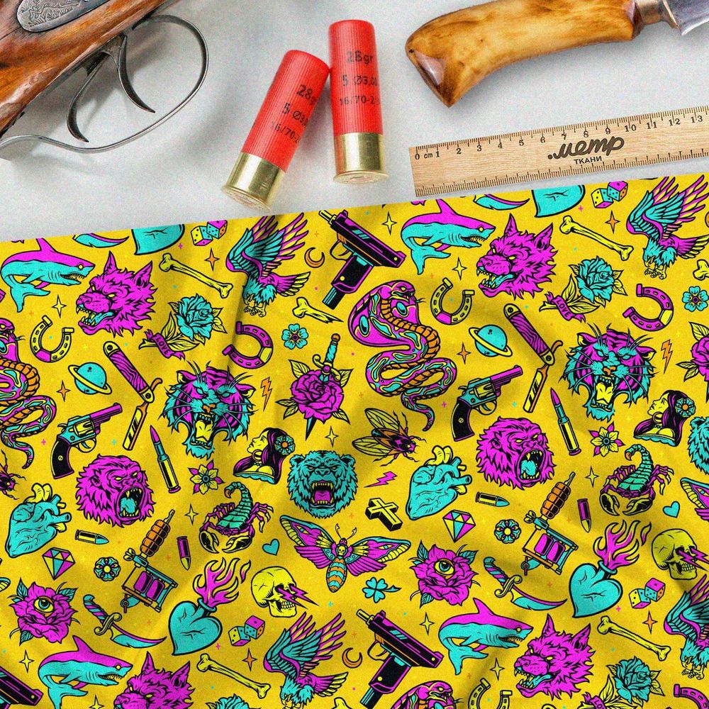 Ткань ниагара розово-голубые предметы на жёлтом фоне