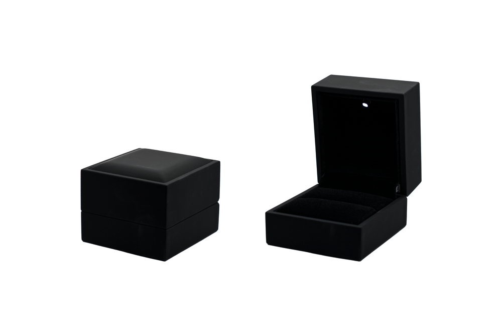 Футляр с подсветкой под кольцо (черный, пластик)