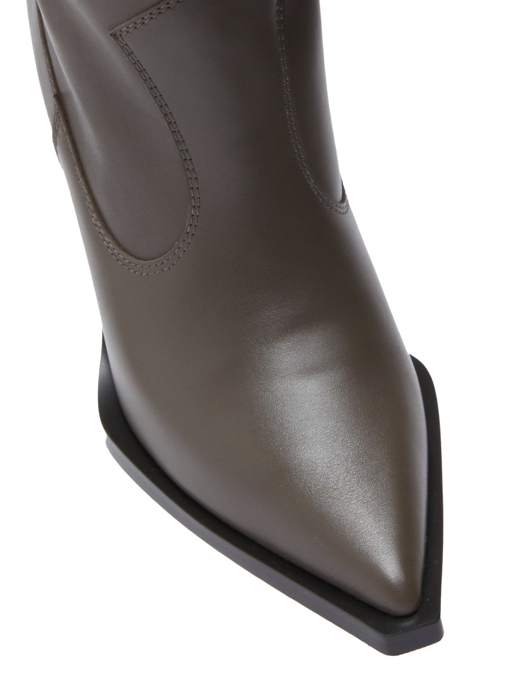 Женские удлинённые казаки из кожи