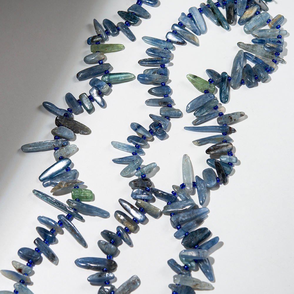 Кианит натуральный, перышки, 10-35мм