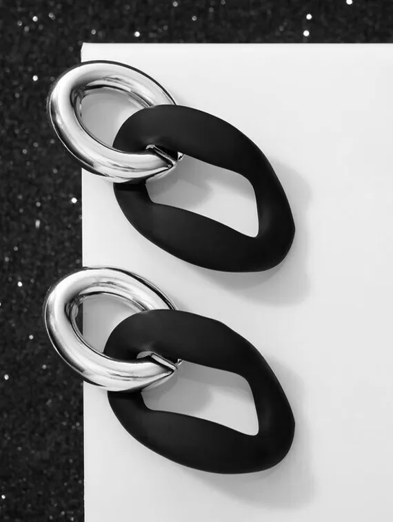 Серьги металл "Цепь" неровность, 2 звена, цвет серебристо-чёрный