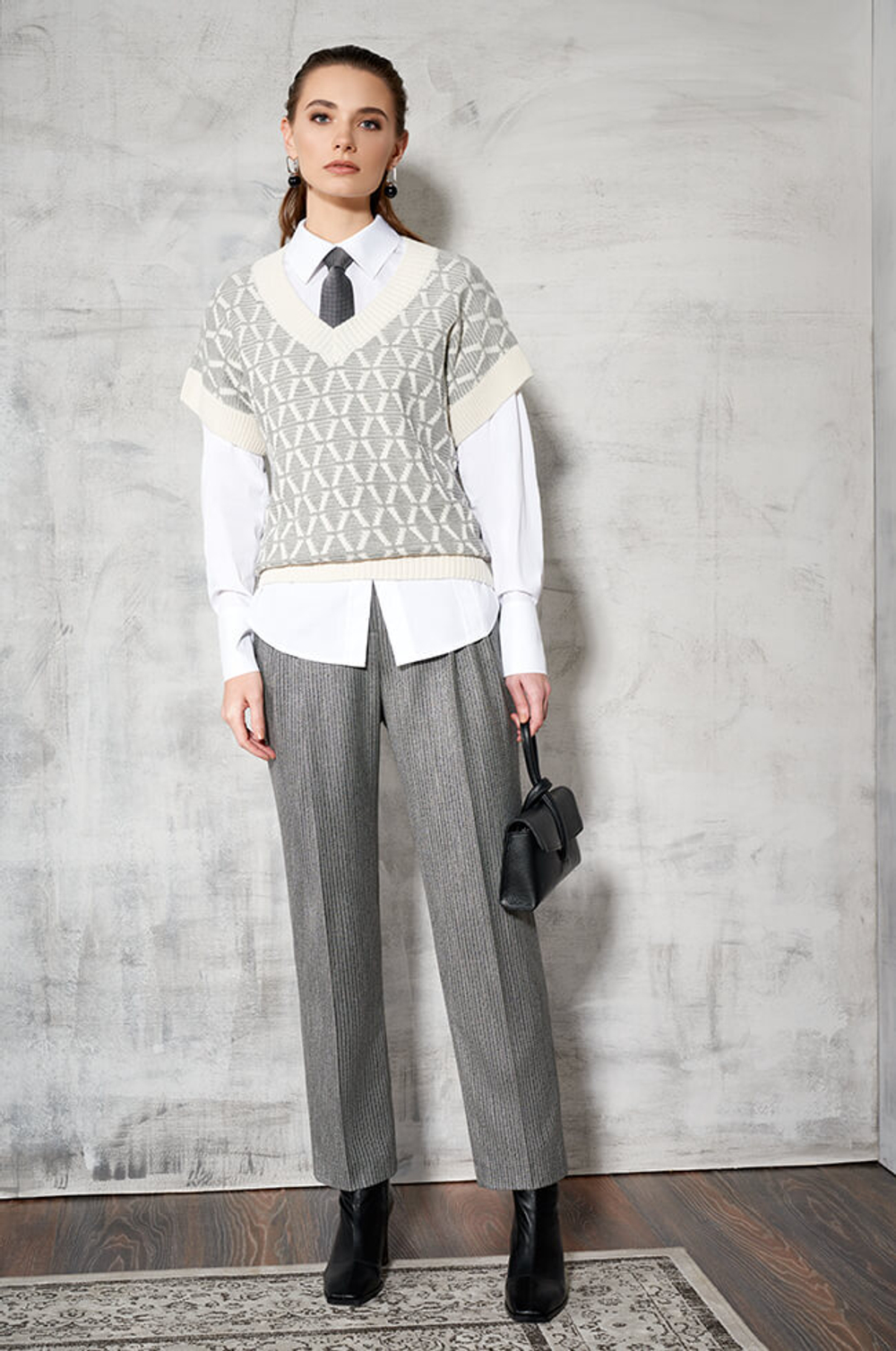 22533 Жилет женский (серый / молочный)