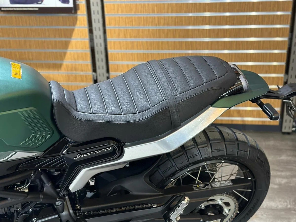 Benelli Leoncino 800 Trail (Green)