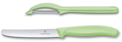 Фото набор из 2 кухонных ножей VICTORINOX Swiss Classic Trend Colors: нож для овощей и столовый нож с волнистым лезвием 11 см нержавеющая сталь рукоять из пластика салатового цвета в картонной коробке с подвесом с гарантией