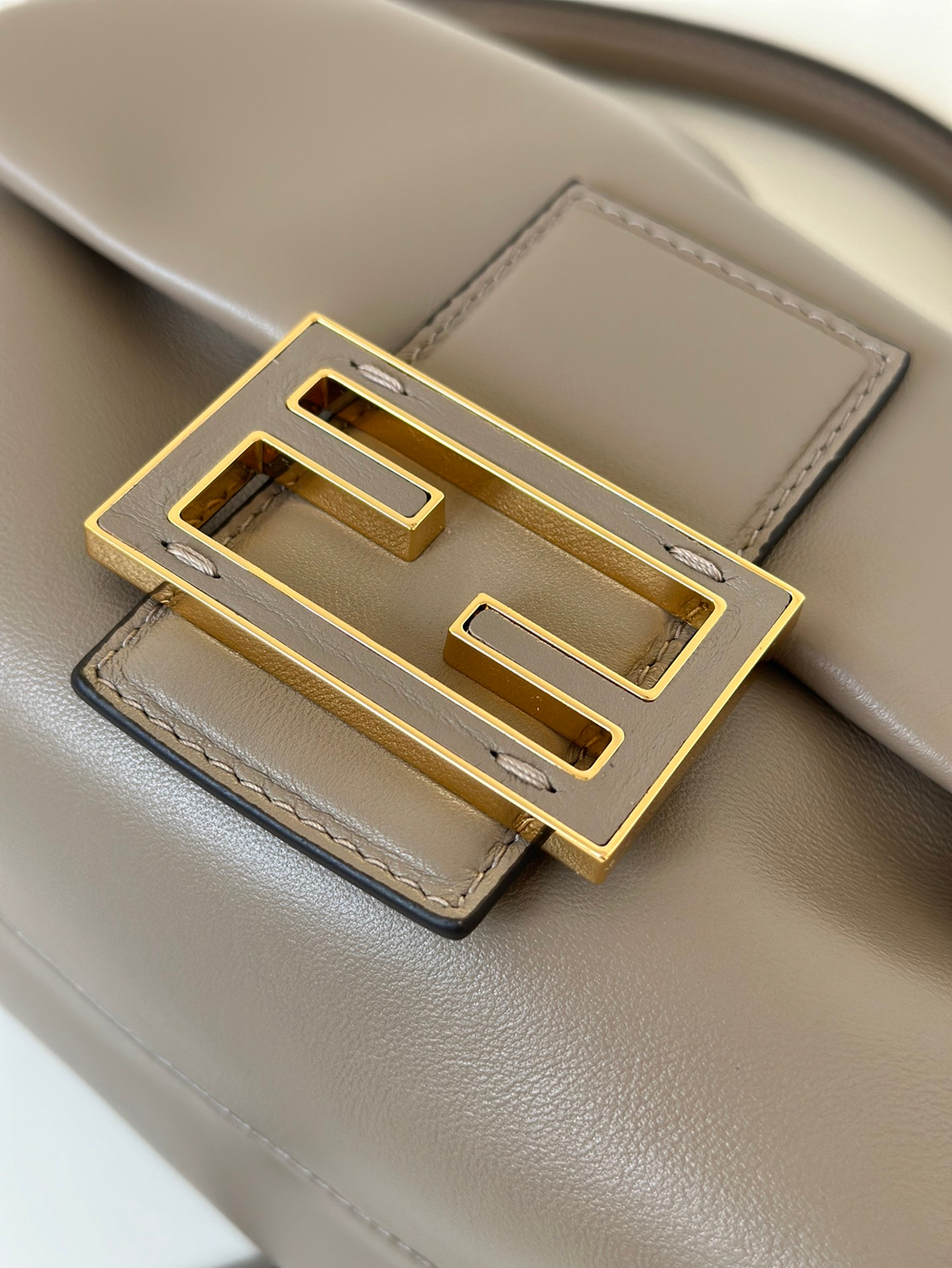 Fendi Small Mamma Baguette 16 cm