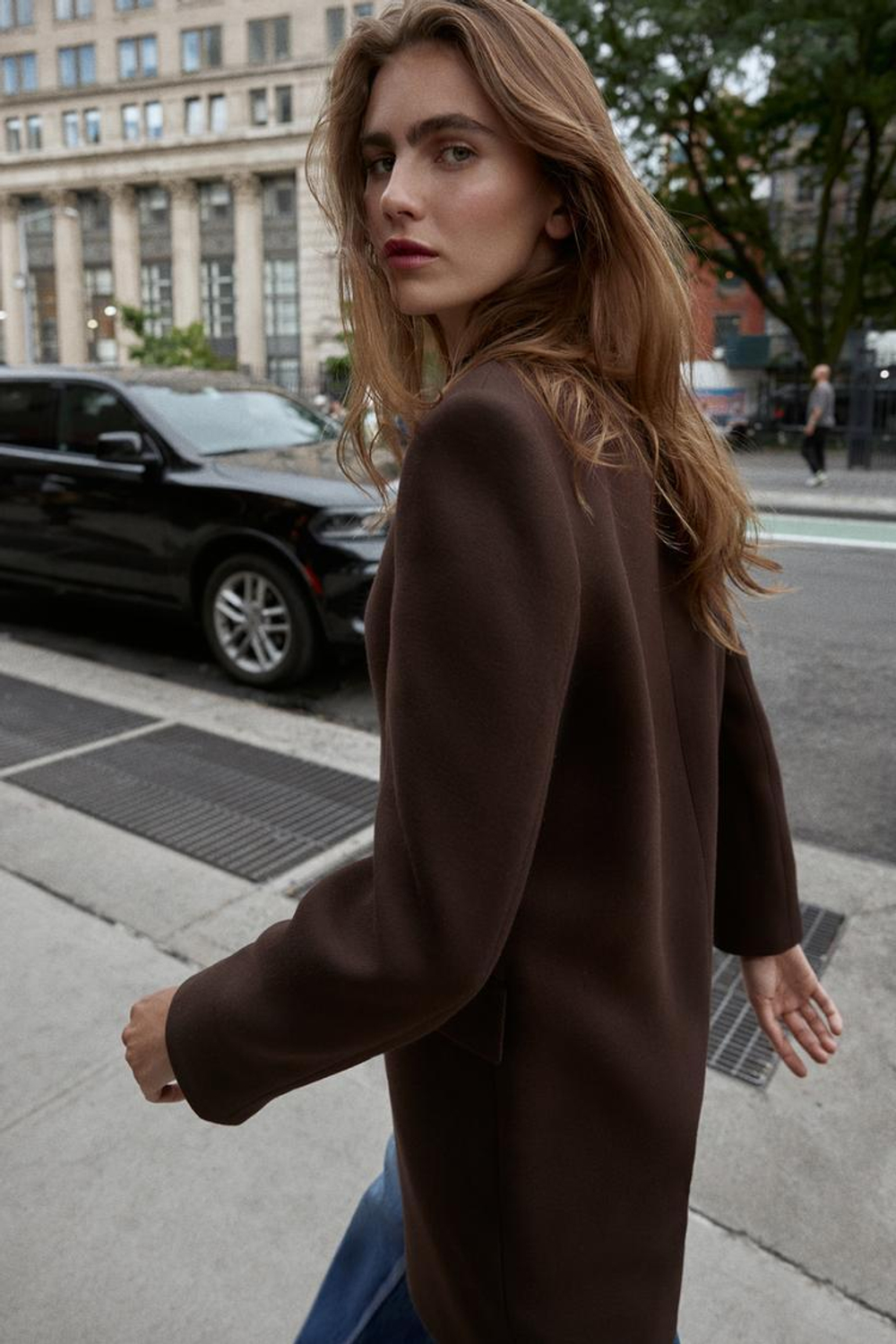 ZARA ПАЛЬТО БЕЗ ЛАЦКАНОВ С ПОДПЛЕЧНИКАМИ, КОРИЧНЕВЫЙ