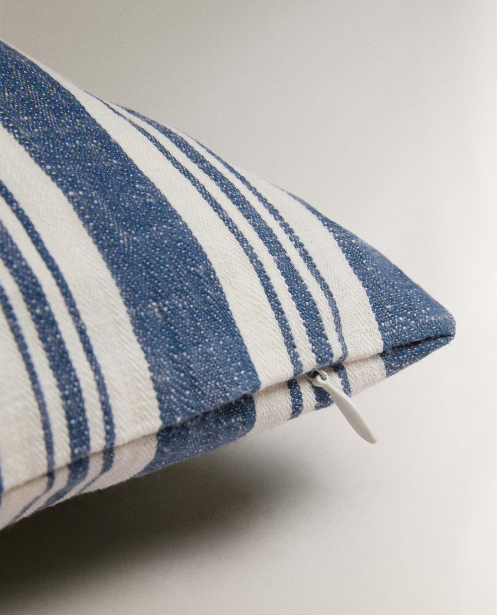 Zara Home наволочка декоративная из хлопка, синий, в полоску, 45x45 см