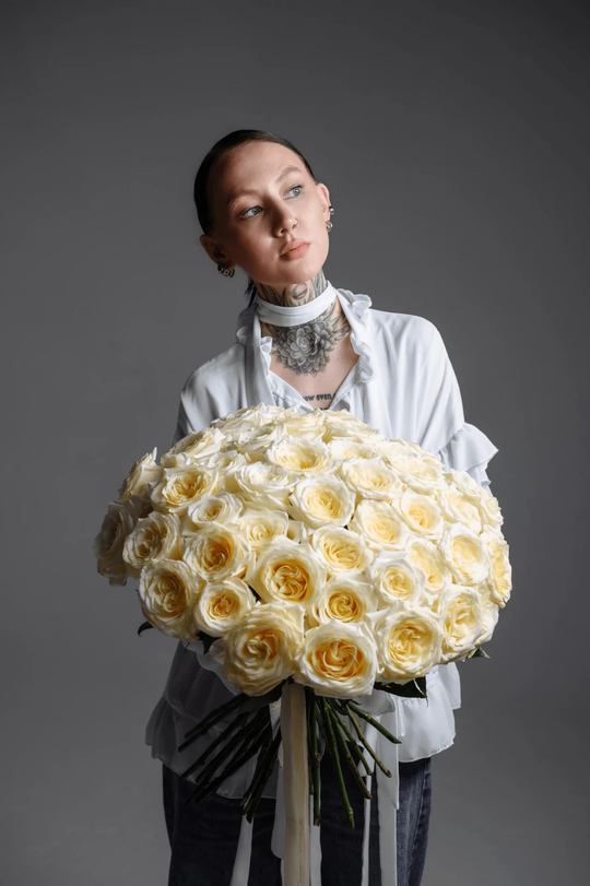 Монобукет из сливочных роз Кенди Лайт