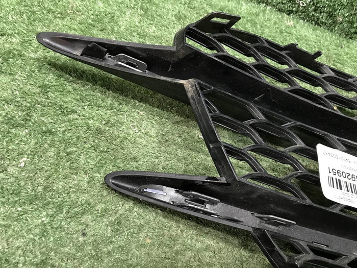 Решетка перед. бампера Mercedes S W223 (20-нв) AMG