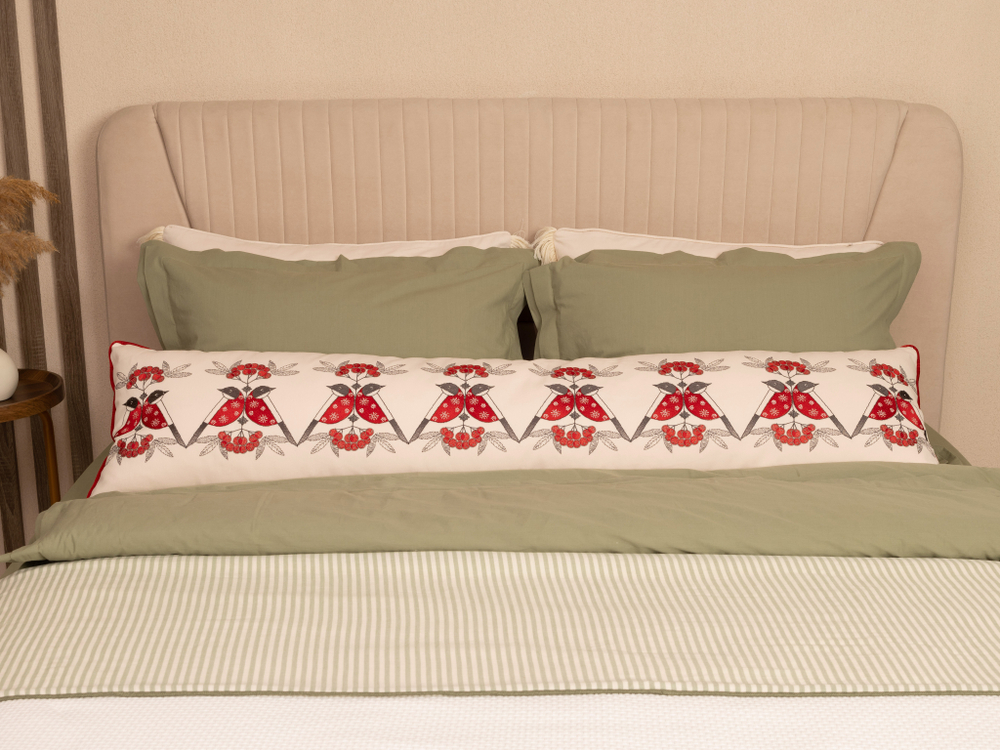 Длинная подушка "Снегири"