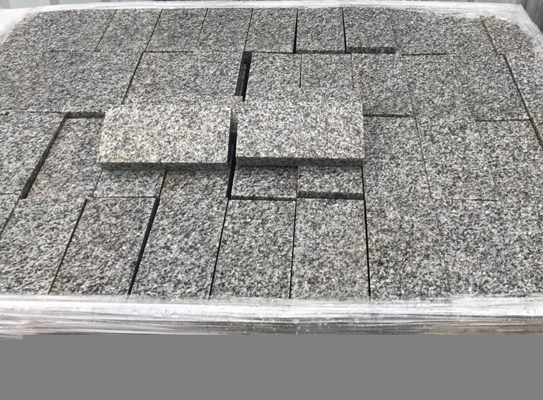 Распространенные виды гранитной брусчатки.