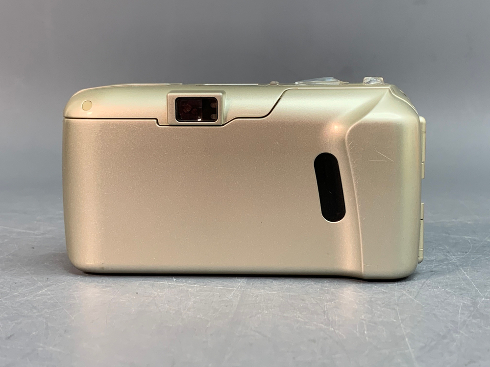 Olympus MJU-II Zoom 80, крышка легко ходит