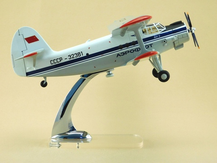 Модель самолета Ан-2 (М1:48, Аэрофлот СССР-32381)