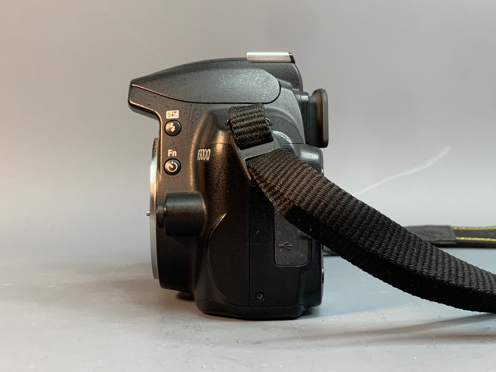 Nikon D3000 Kit 18-55mm 15.600 кадров