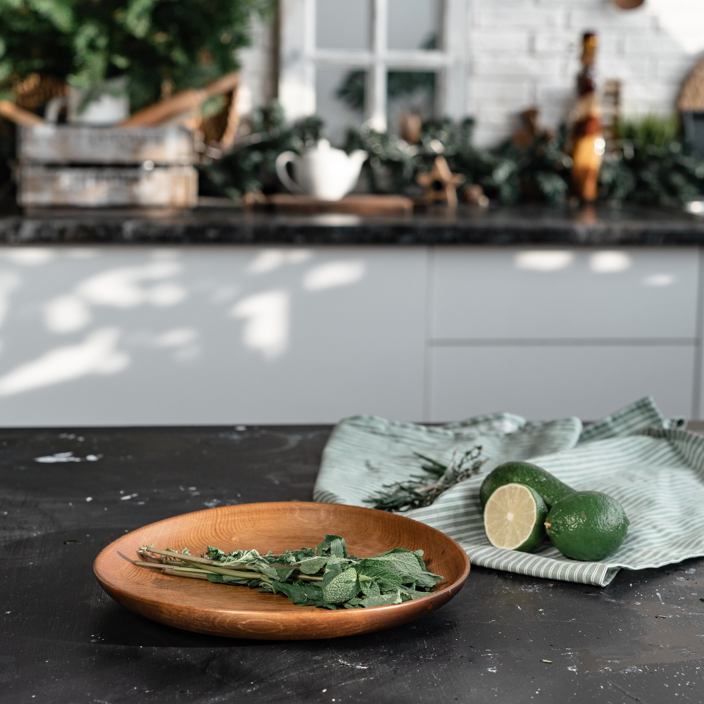 Деревянная плоская тарелка Art of Siberia из дерева сибирский кедр T127