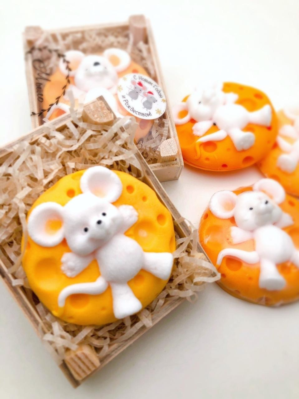 Мыло  «Мышь на сыре» в деревянном ящичке