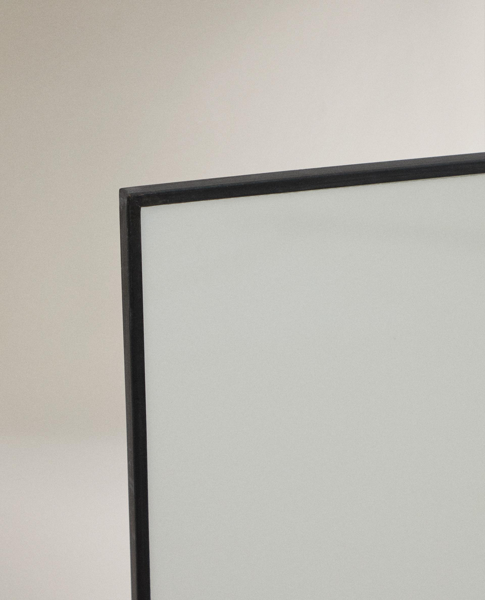 Zara Home Фоторамка из стекла, цвет чёрный, 70 см