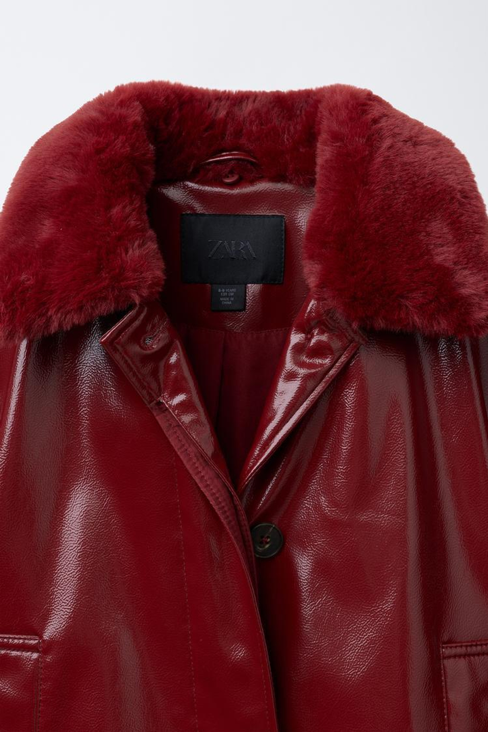 ZARA КУРТКА ИЗ ЛАКИРОВАННОЙ ТКАНИ СО СЪЕМНЫМ ВОРОТНИКОМ, БУРГУНДИ