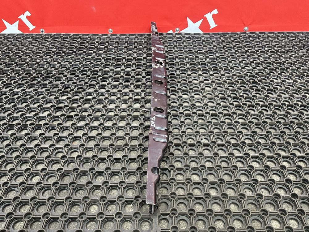 Кронштейн бампера верхний