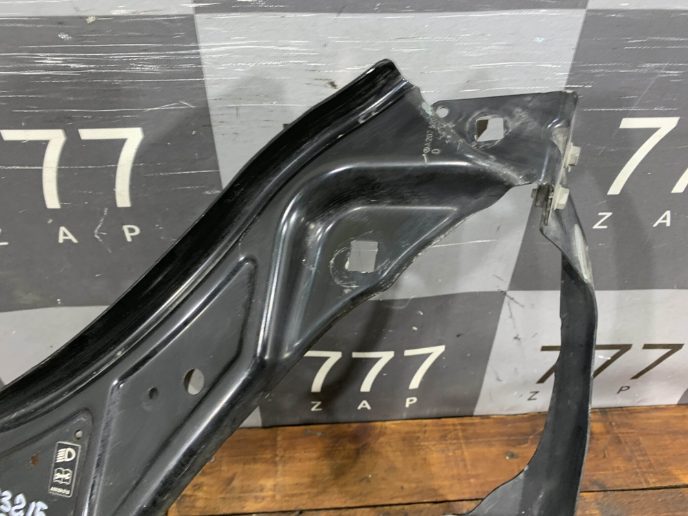 Кронштейн фары левый Mercedes E-Class (C207)  Б/У Оригинал A2076200372