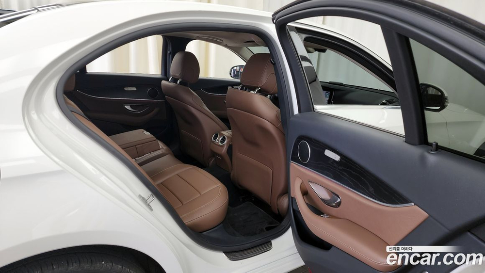 Mercedes-Benz E-Class W213 E220d Avangarde (04.2020)