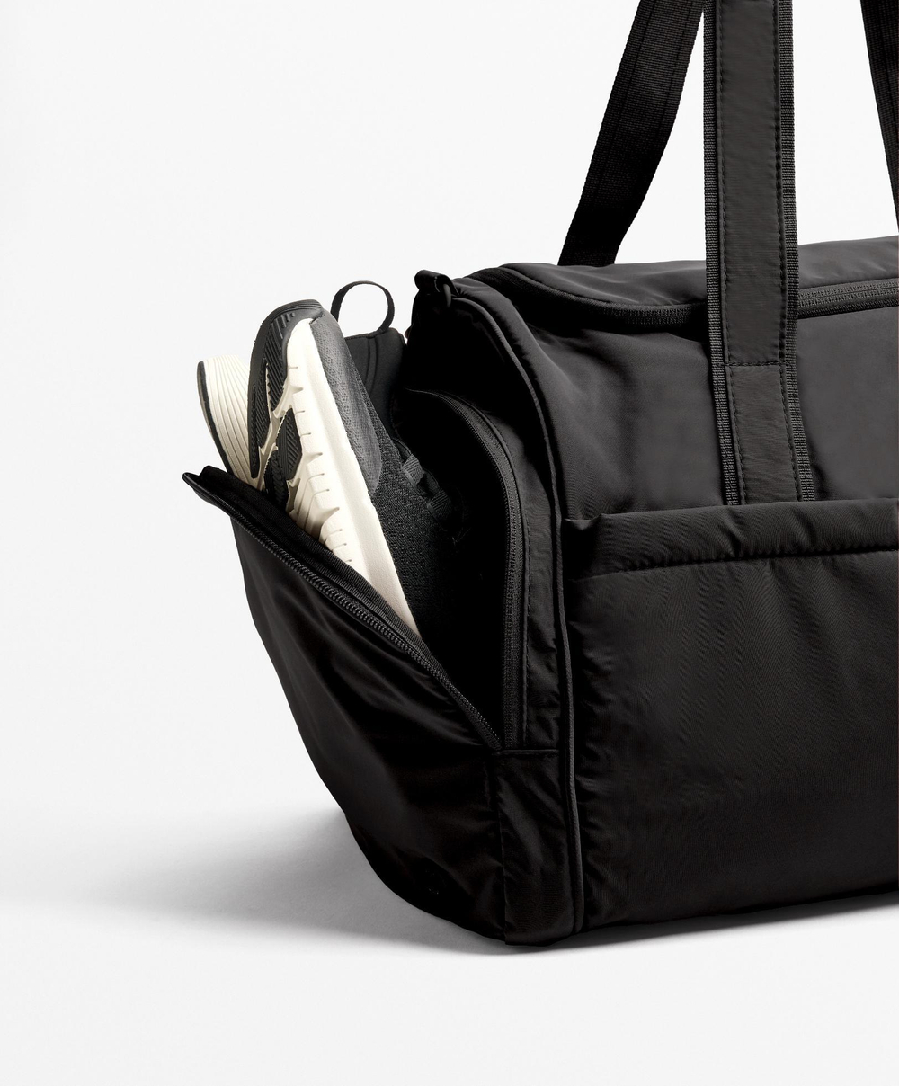 Oysho Спортивная сумка с боковыми карманами, черный