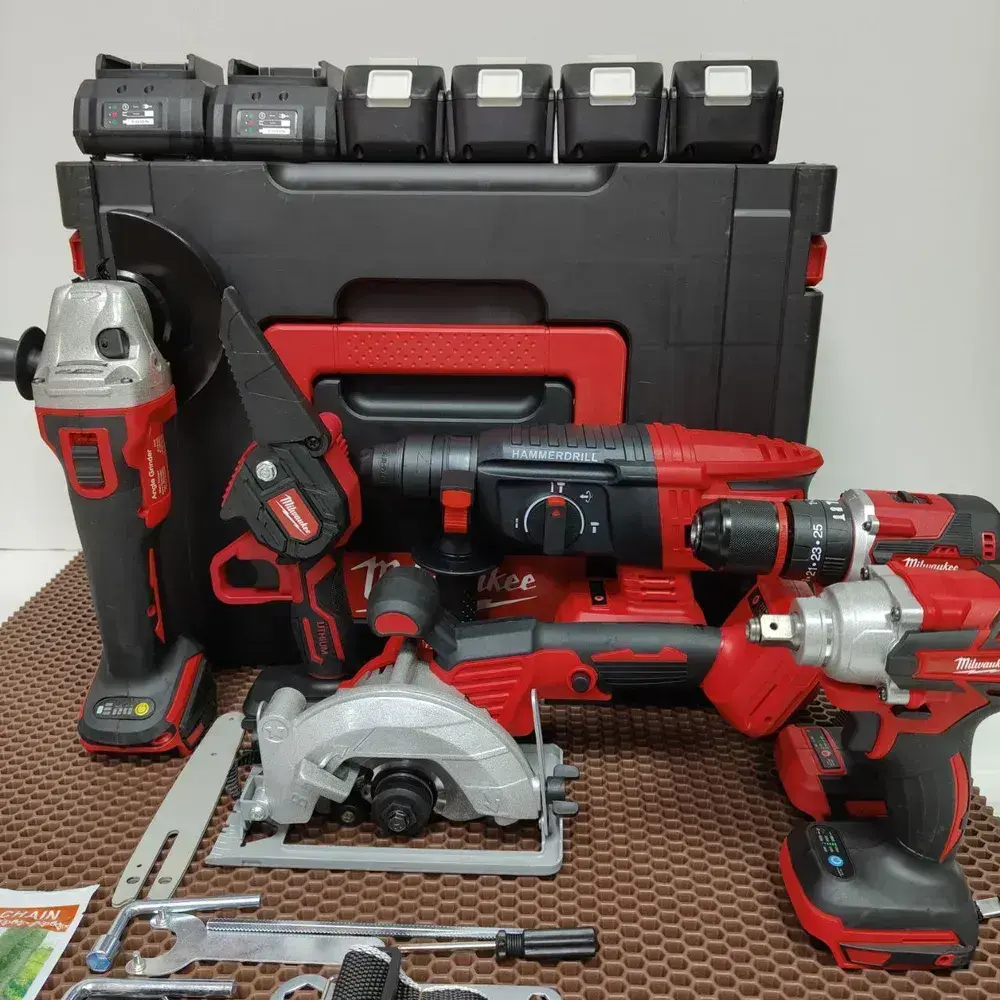 Набор аккумуляторного инструмента Milwaukee 6в1