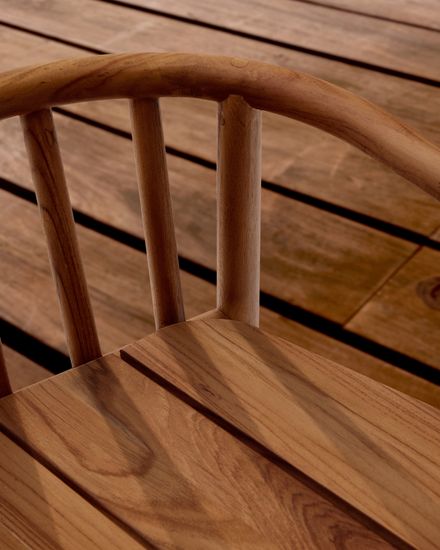 Полубарный стул для улицы Turqueta из дерева, высота 65 см