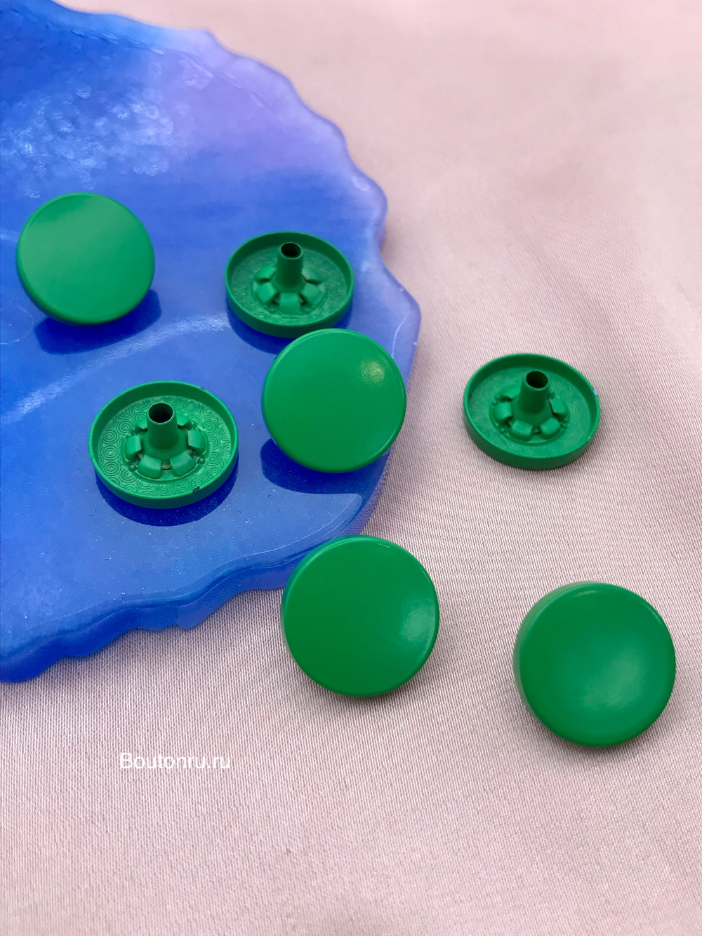 Шляпка под установочные кнопки зеленая