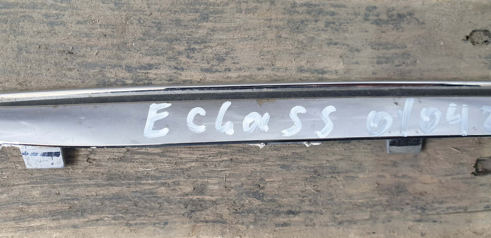 Молдинг решетки радиатора Mercedes E (W213) 16-20 Б/У Оригинал A2138880473