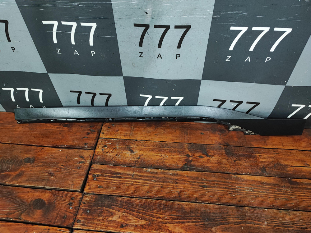 Накладка двери передней правой Kia Seltos 19-нв Б/У Оригинал 87724Q5010