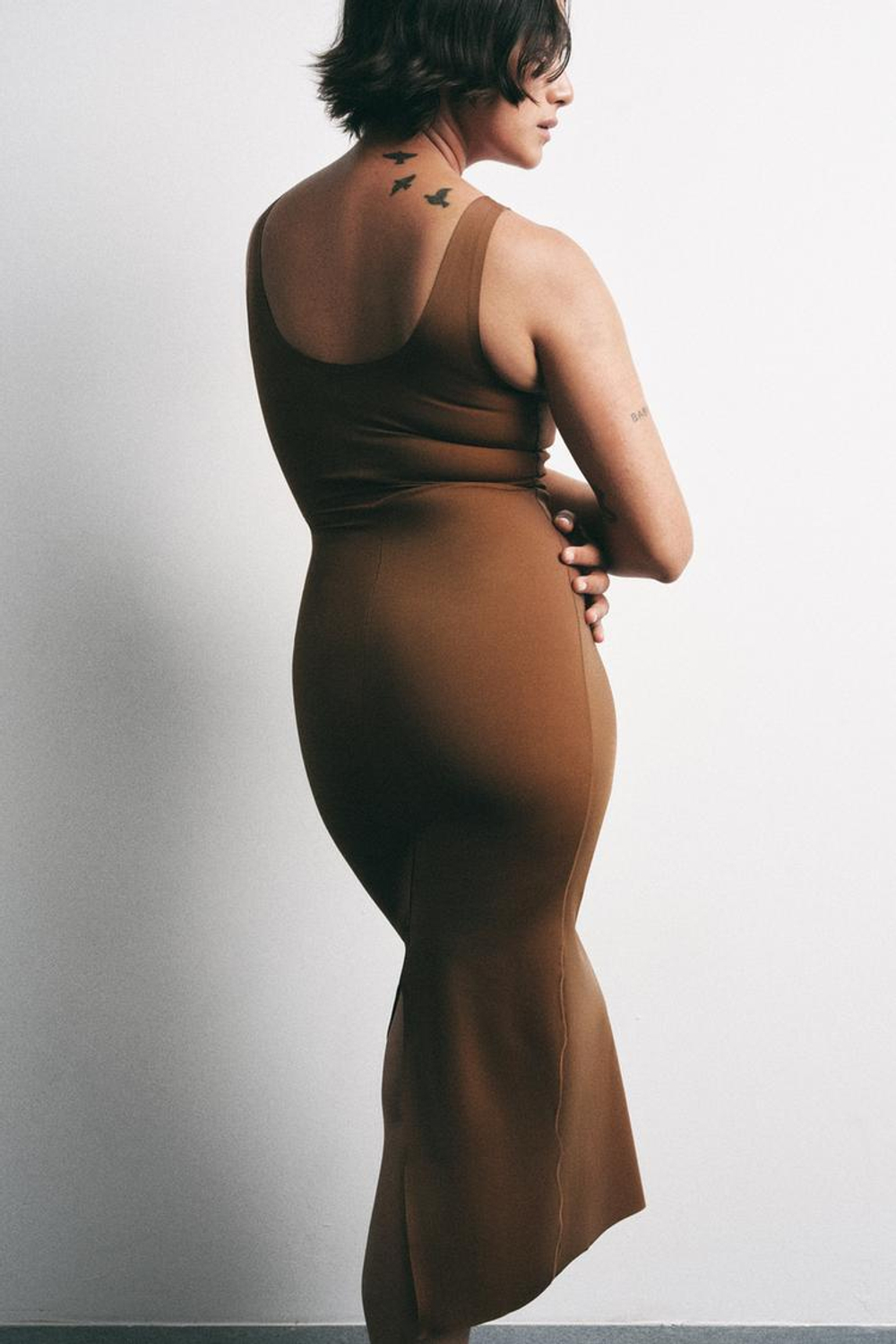 ZARA МОДЕЛИРУЮЩЕЕ ПЛАТЬЕ ИЗ СМЕСОВОГО ПОЛИАМИДА, СВЕТЛО-КОРИЧНЕВЫЙ