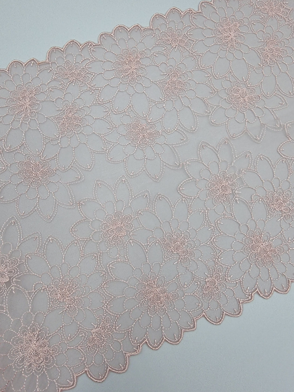 Вышивка на сетке персиково-розовая К805 21 см