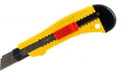 Упрочненный нож с металлической направляющей и сдвижным фиксатором Stayer FORCE-M сегментированные лезвия 18 мм 0913_z01