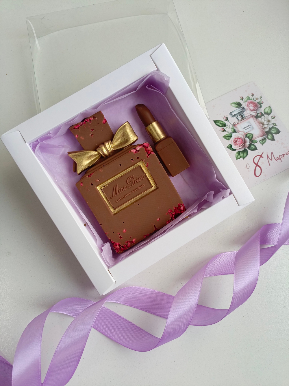 Шоколад ручной работы "Духи и помада"