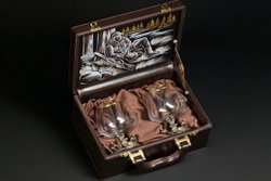 Бокалы для коньяка "Охотники на привале" эконом 2 шт. в подарочном футляре с художественным оформлением